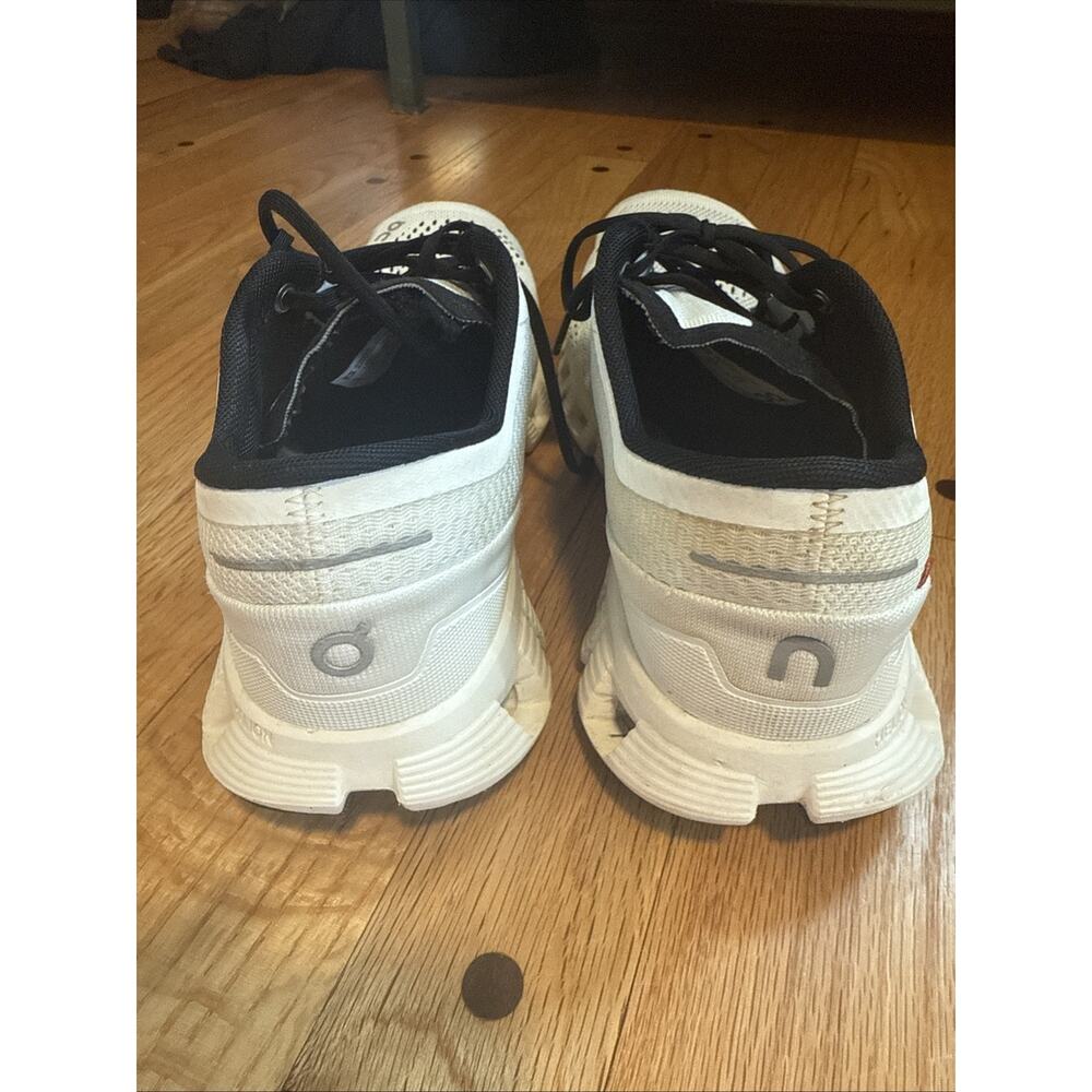 On Running Cloud X Women's Size 9 White Black Run… - image 5
